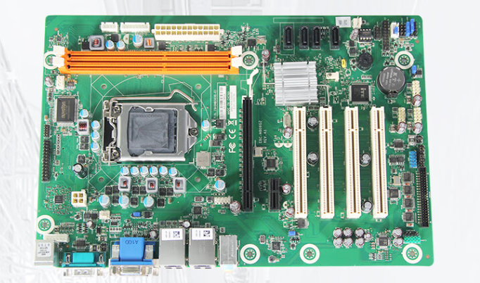2個USB3.0和8個USB2.0口，傳輸速度更快。