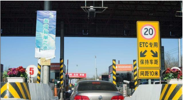 高速公路的ETC閘口和人工閘口有什么區別.png