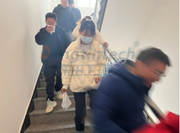 現(xiàn)場(chǎng)直擊.png 現(xiàn)場(chǎng)直擊.png