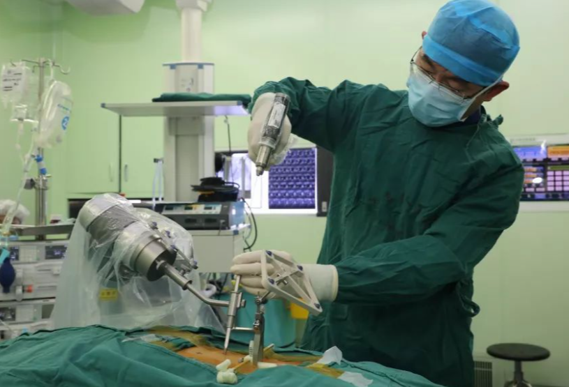 骨科手術(shù)機(jī)器人.png 骨科手術(shù)機(jī)器人.png