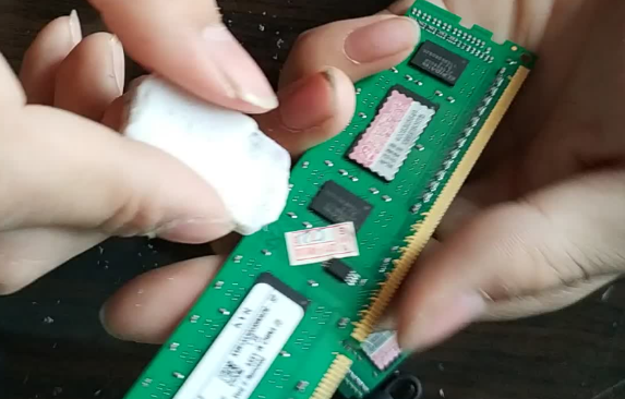 清潔CPU和內(nèi)存.png 清潔CPU和內(nèi)存.png