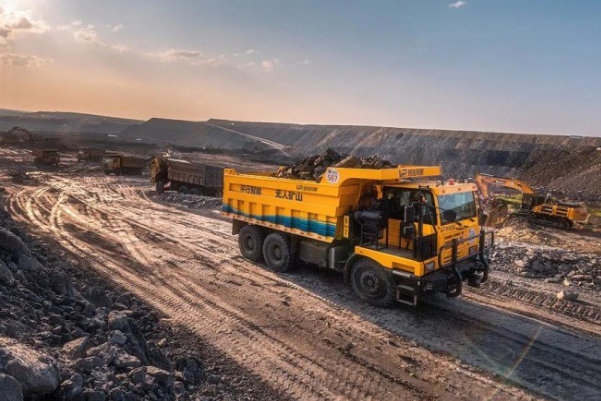 提升礦山效率:三防平板實現(xiàn)礦車調(diào)度與監(jiān)控的全面升級