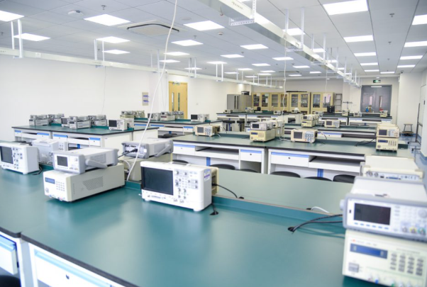 教育實驗|便攜式工業(yè)電腦選型推薦