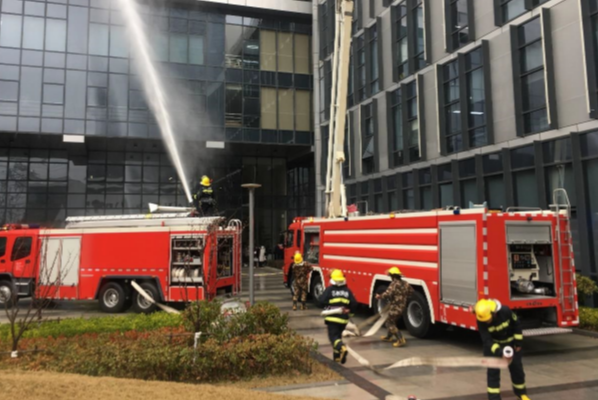 消防作業(yè)車輛.png 消防作業(yè)車輛.png