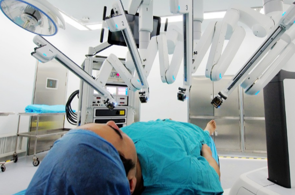 醫療工控機|無風扇工控機賦能手術機器人應用