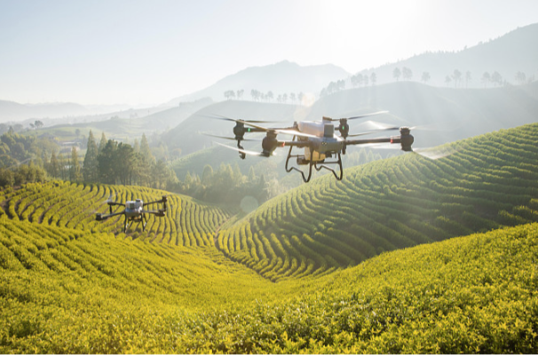 農(nóng)業(yè)監(jiān)測無人機(jī)飛控系統(tǒng):高效作業(yè)的雙屏筆記本解決方案