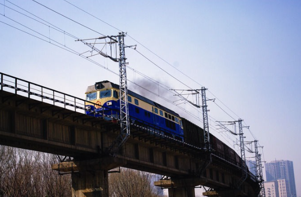 軌道交通|低功耗低電壓嵌入式工業主機在火車上的數據處理應用