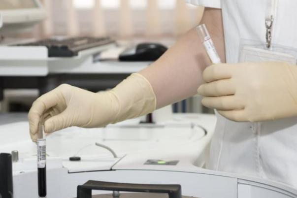 引領精準高效新紀元:工業一體機工控機在醫療試劑檢測中的關鍵應用