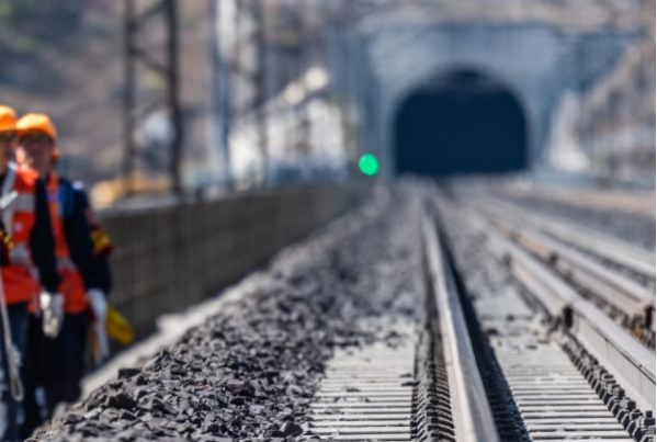 工業嵌入式主機在鐵路巡檢中的高擴展選型與方案